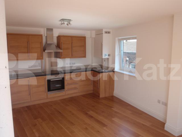 			NEW INSTRUCTION, 2 Bedroom, 1 bath, 1 reception Apartment			 Crescent Lane, Clapham
